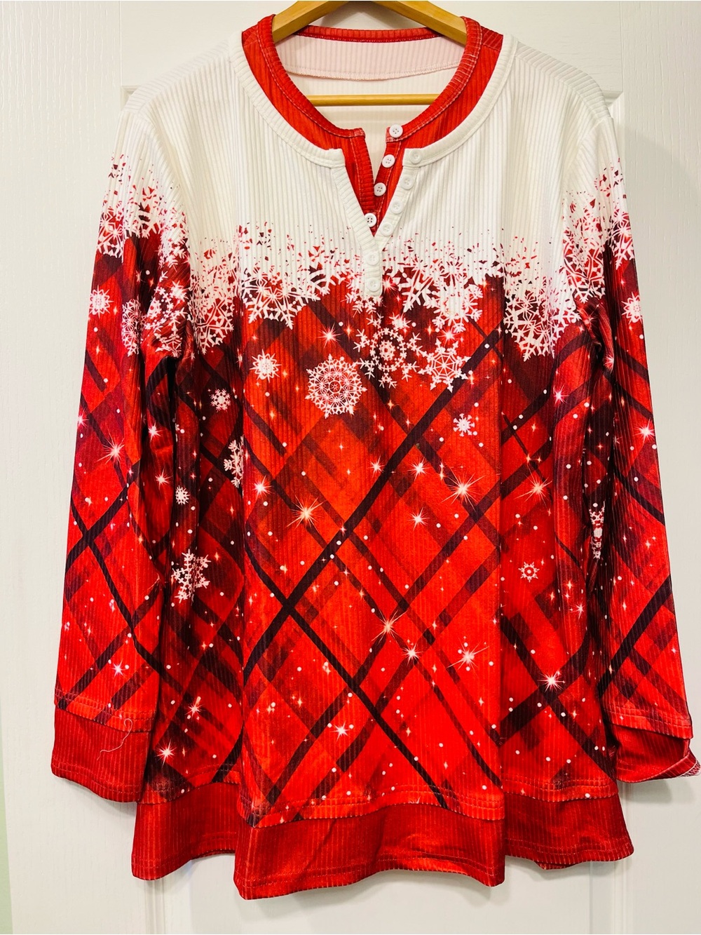 Red & White Size 2XL Snowflake Plaid Thermal Henley Top